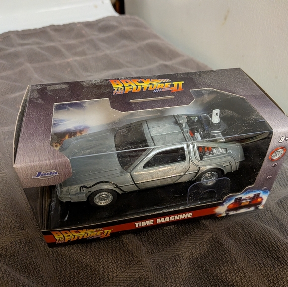 Jada Toys Back to the Future 2 1:32 DeLorean Time Machine Diecast NIB 2022 - Picture 2 of 4